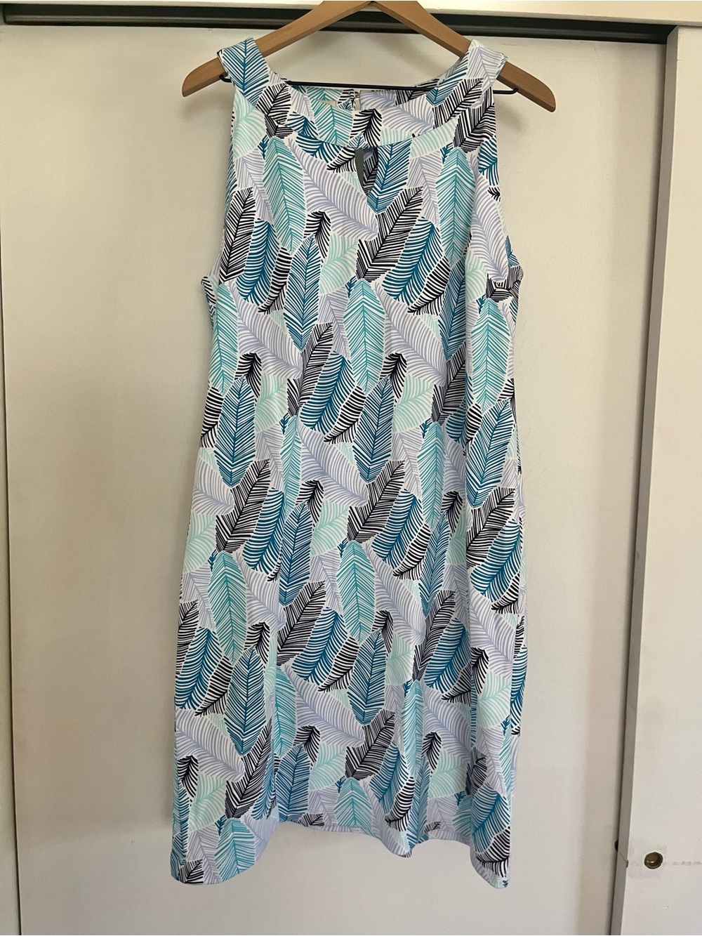 Talbots Cotton Sleeveless Leaf-Print Shift Dress in Aqua and White